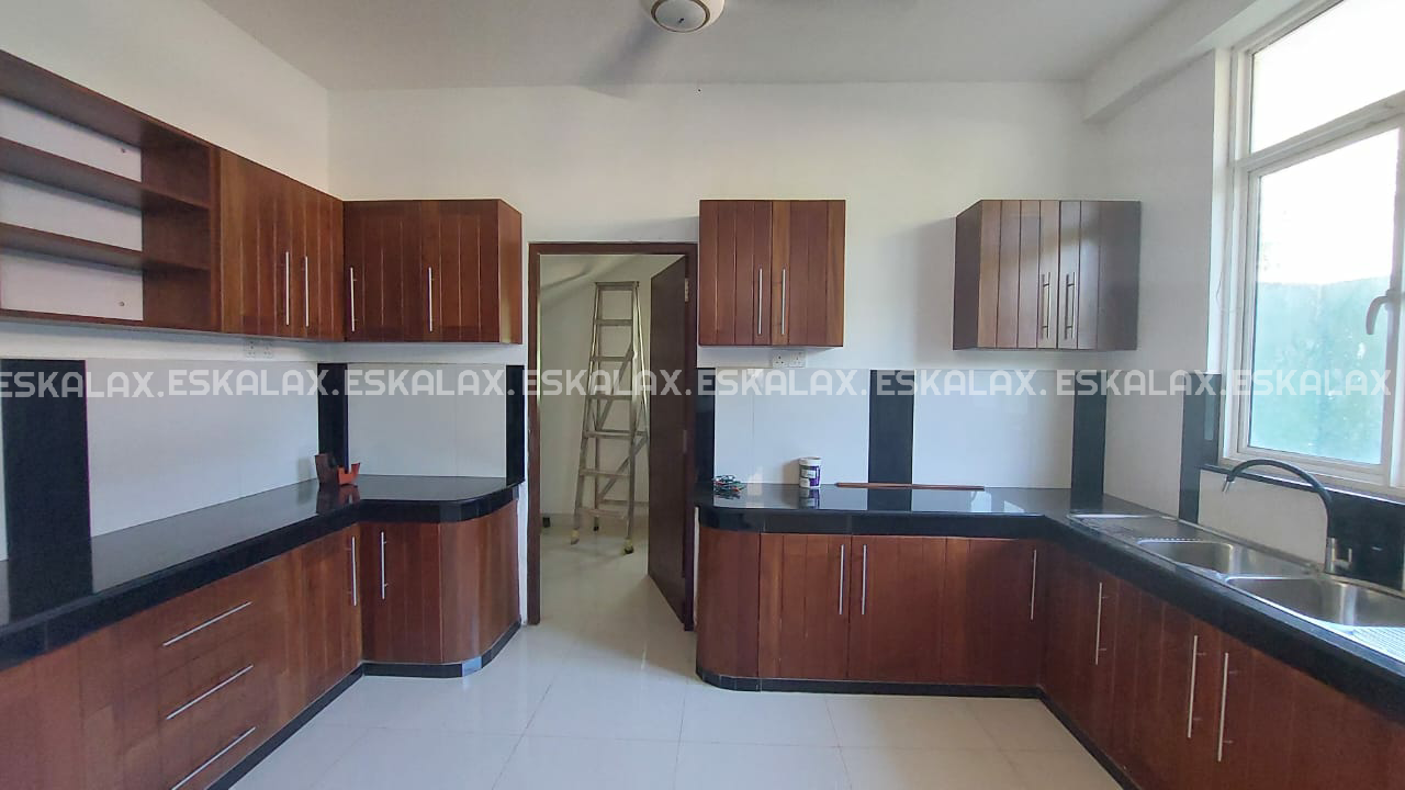 Brand New House For Rent in Thalawathugoda