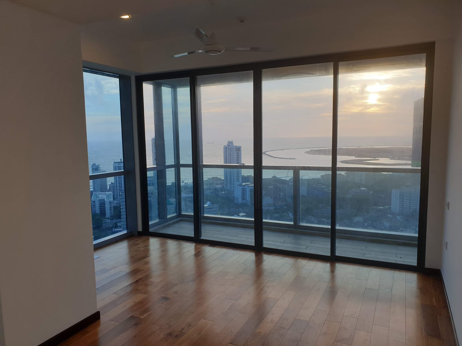 Capitol TwinPeaks 4BR Apartment For Rent in Colombo 2
