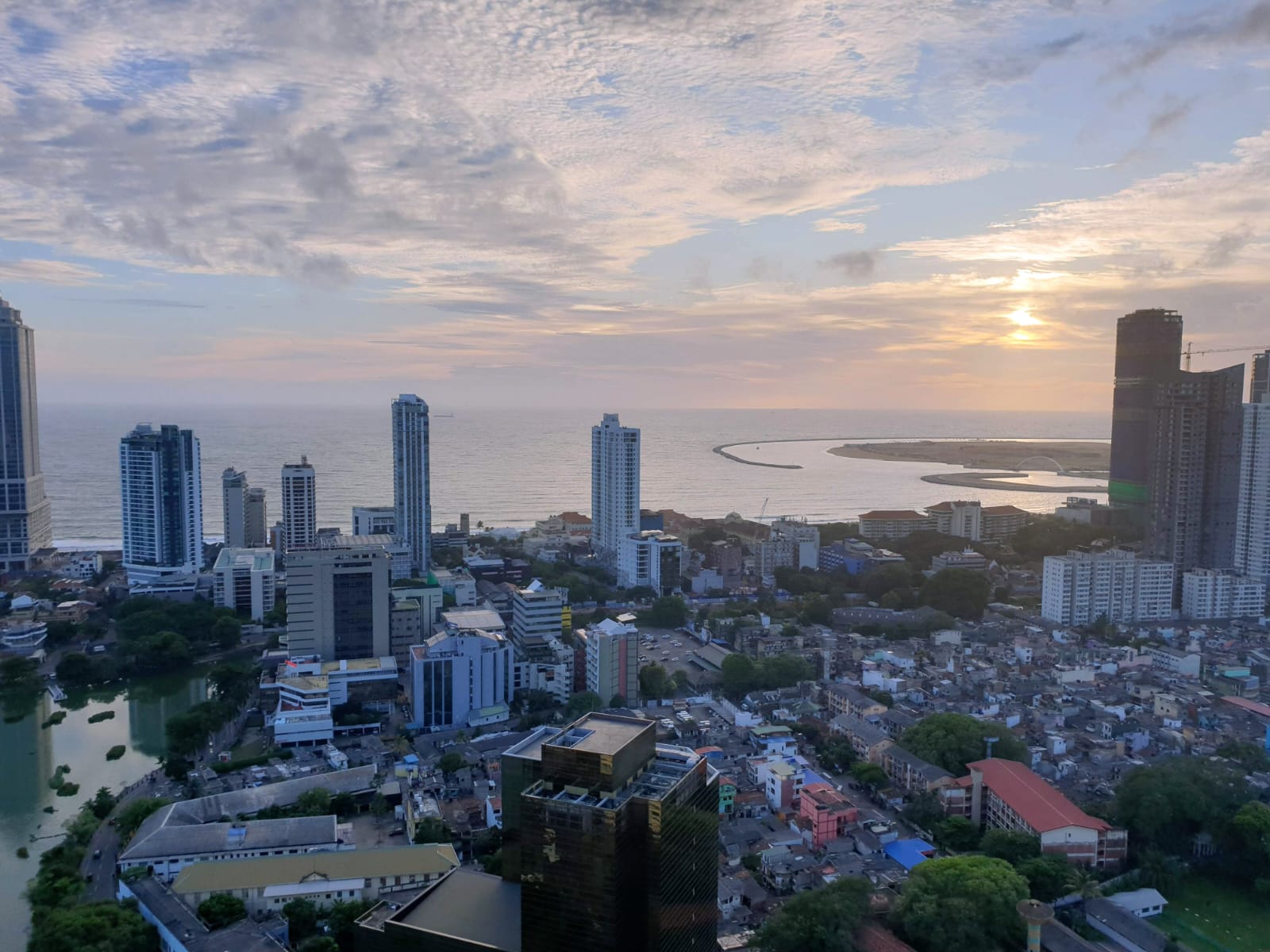 Capitol TwinPeaks 4BR Apartment For Rent in Colombo 2