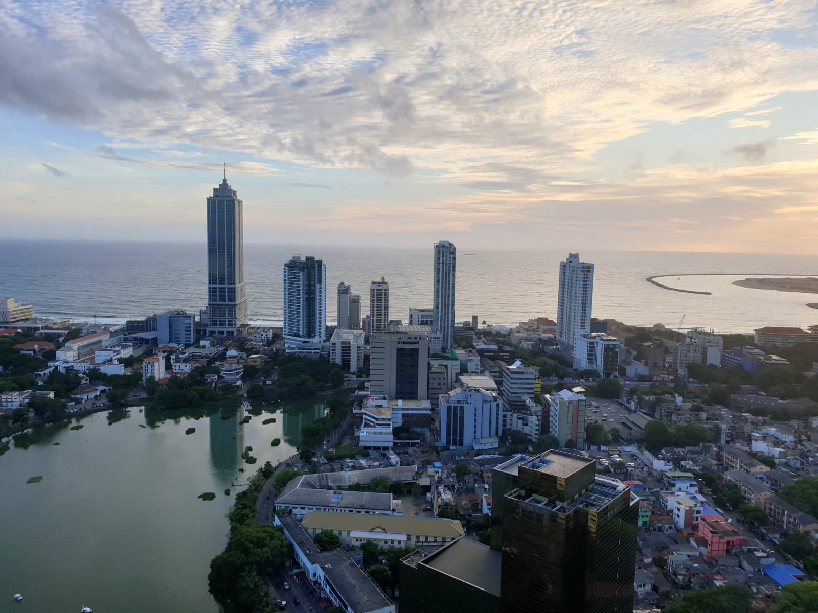 Capitol TwinPeaks 4BR Apartment For Rent in Colombo 2