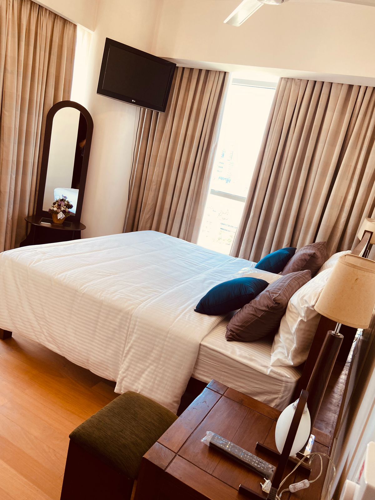 WhatsApp Image 2023-09-28 at 21.04.50 (1) Emperor Apartment For Sale in Colombo 3