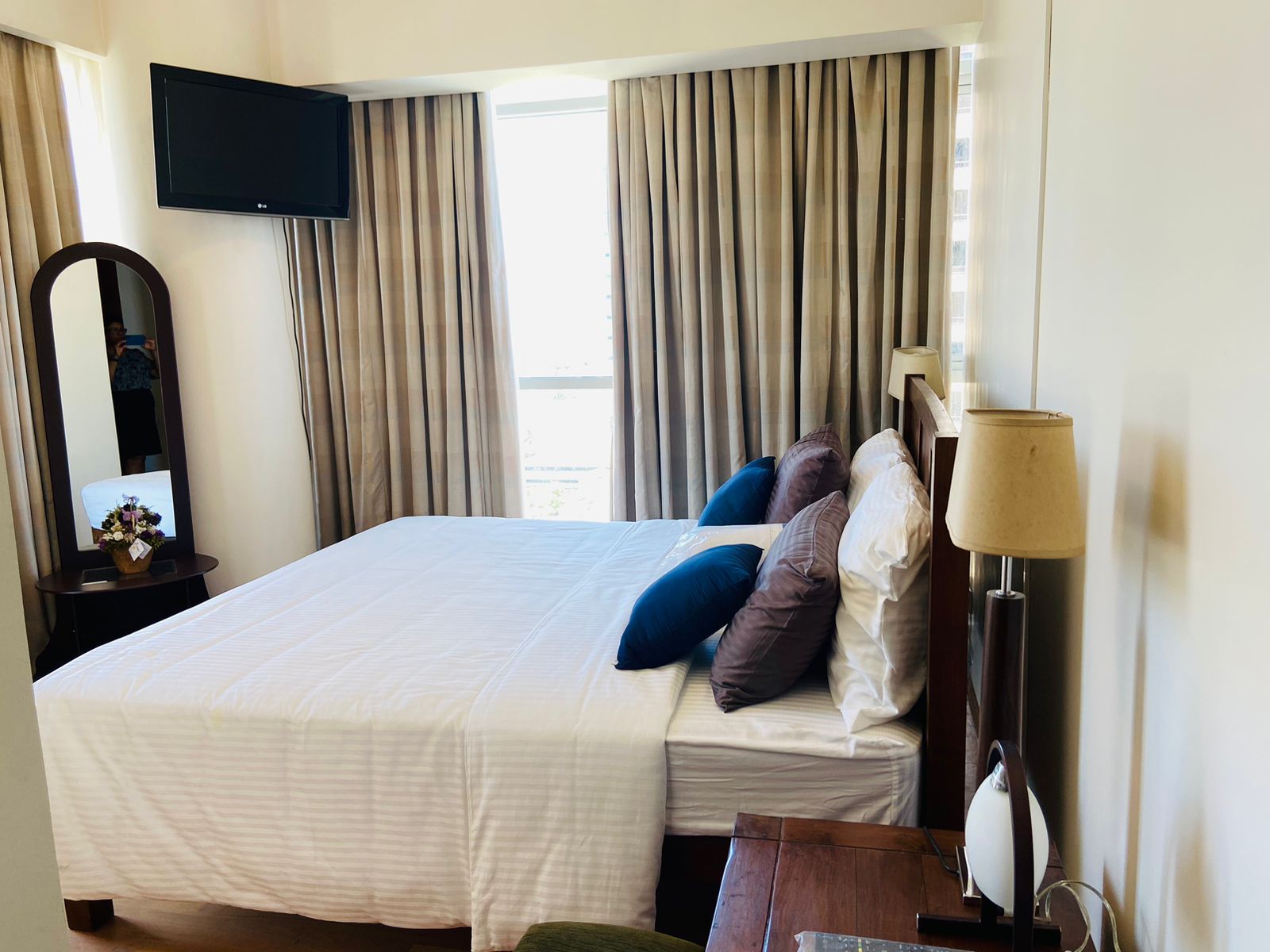 WhatsApp Image 2023-09-28 at 21.04.50 Emperor Apartment For Sale in Colombo 3