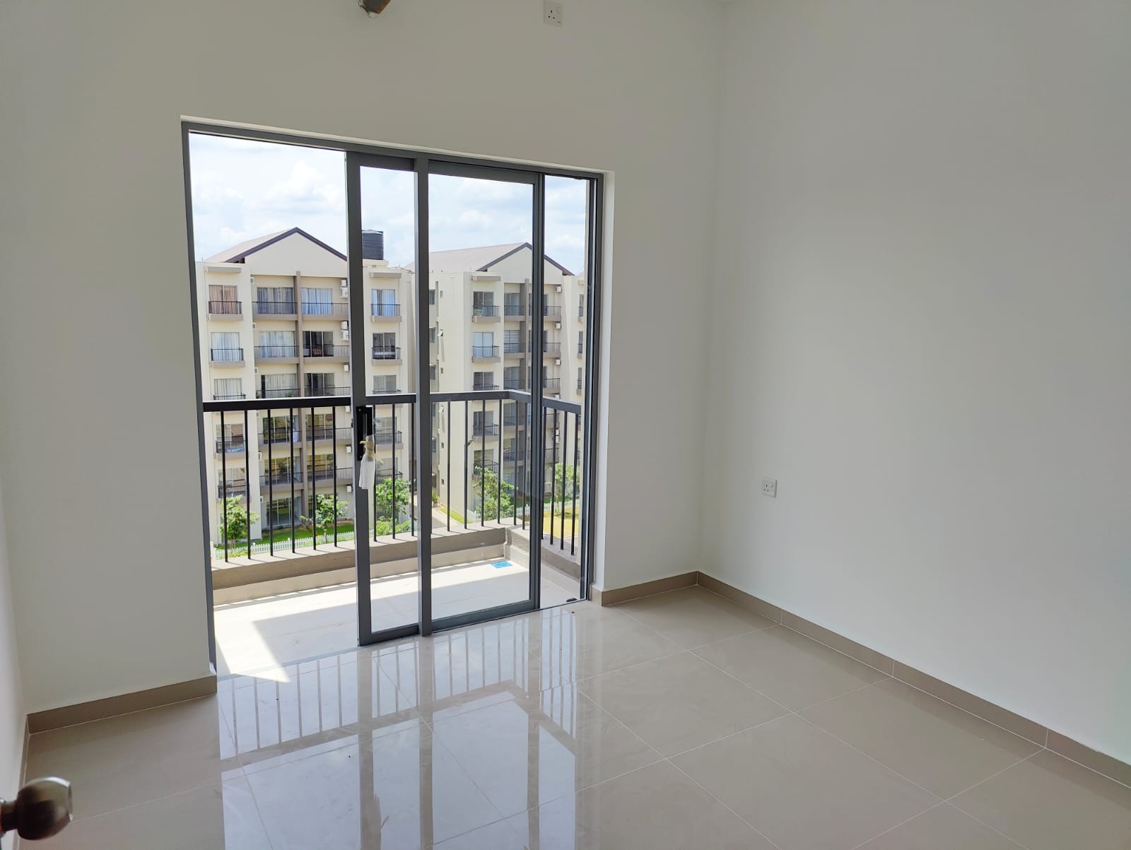WhatsApp Image 2023-10-12 at 11.37.39 (1) Elixia 3C’s Brand New 3BR Apartment For Sale in Malabe