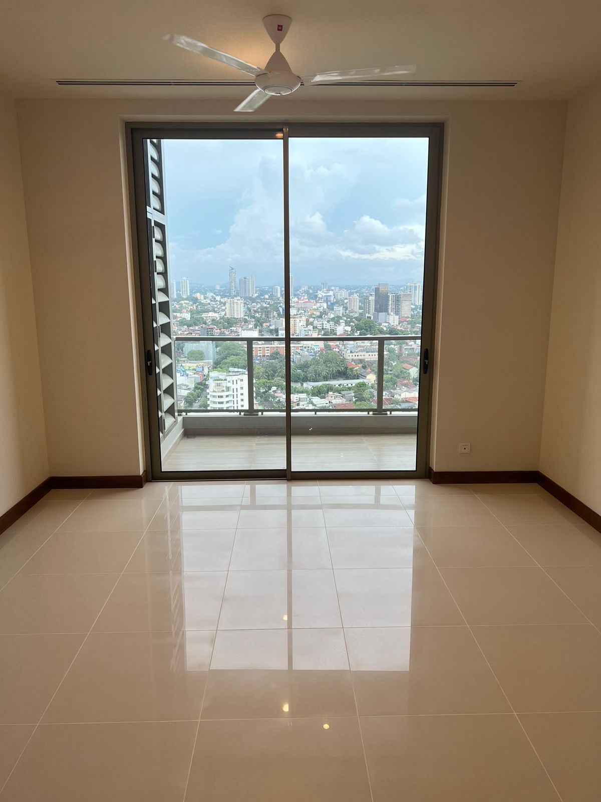 WhatsApp Image 2023-10-19 at 11.15.41 (1) The Grand 2BR Apartment For Sale in Colombo 7