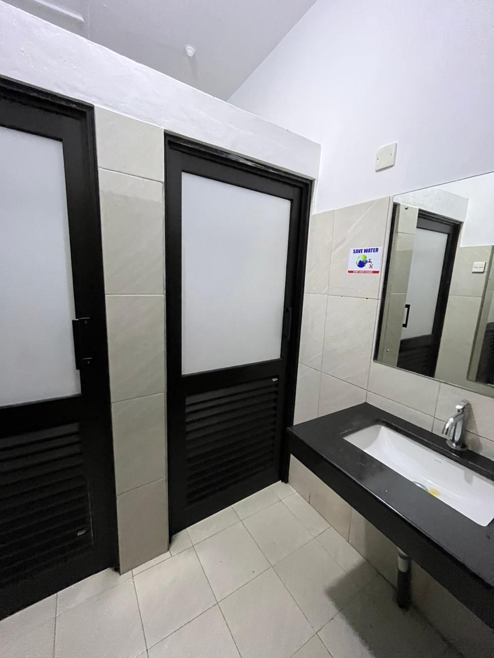 WhatsApp Image 2023-06-10 at 09.52.29 (1) 3 Story Building, Suitable For office in Colombo 08