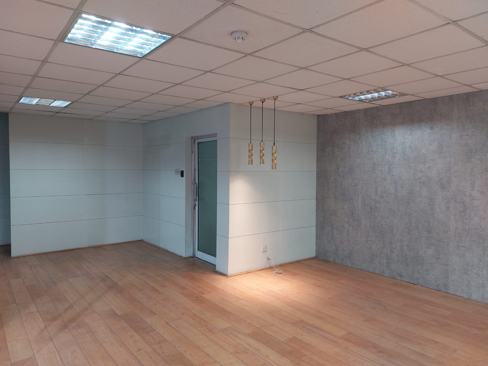 Glass House Building For Rent in Colombo 7