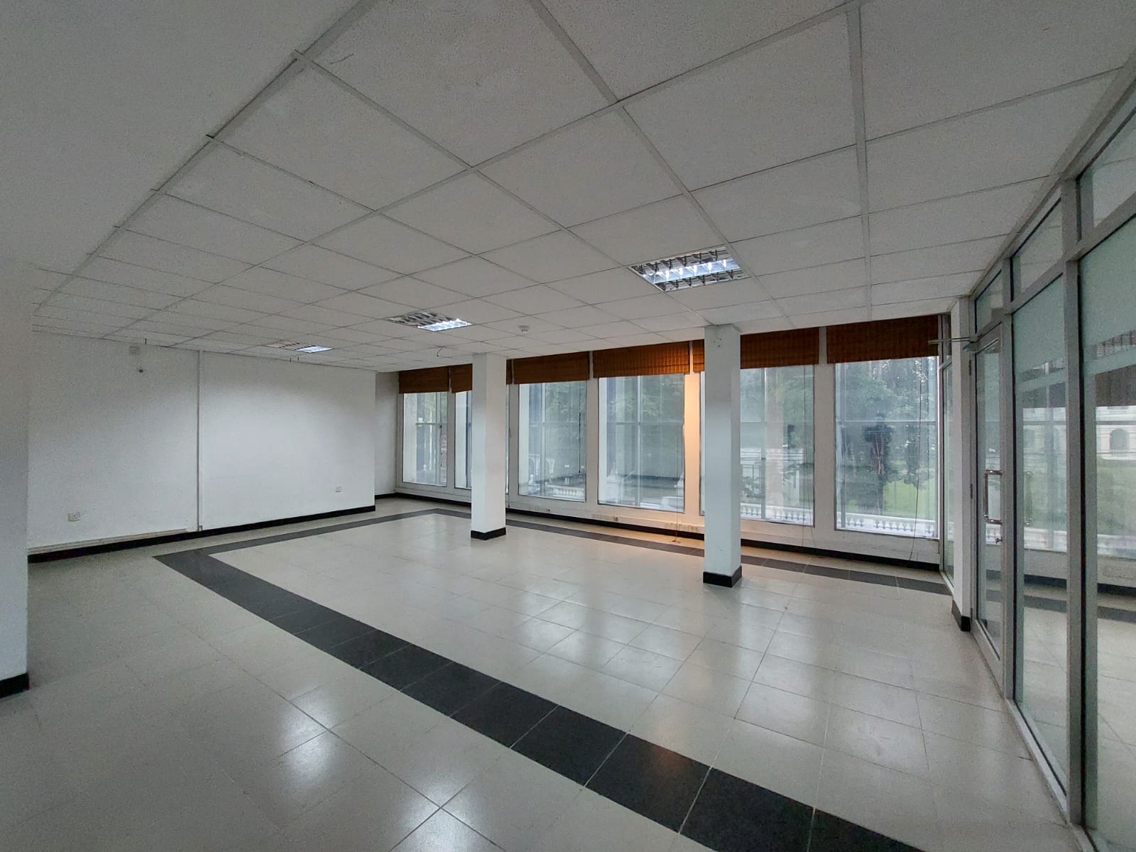 Glass House Building For Rent in Colombo 7