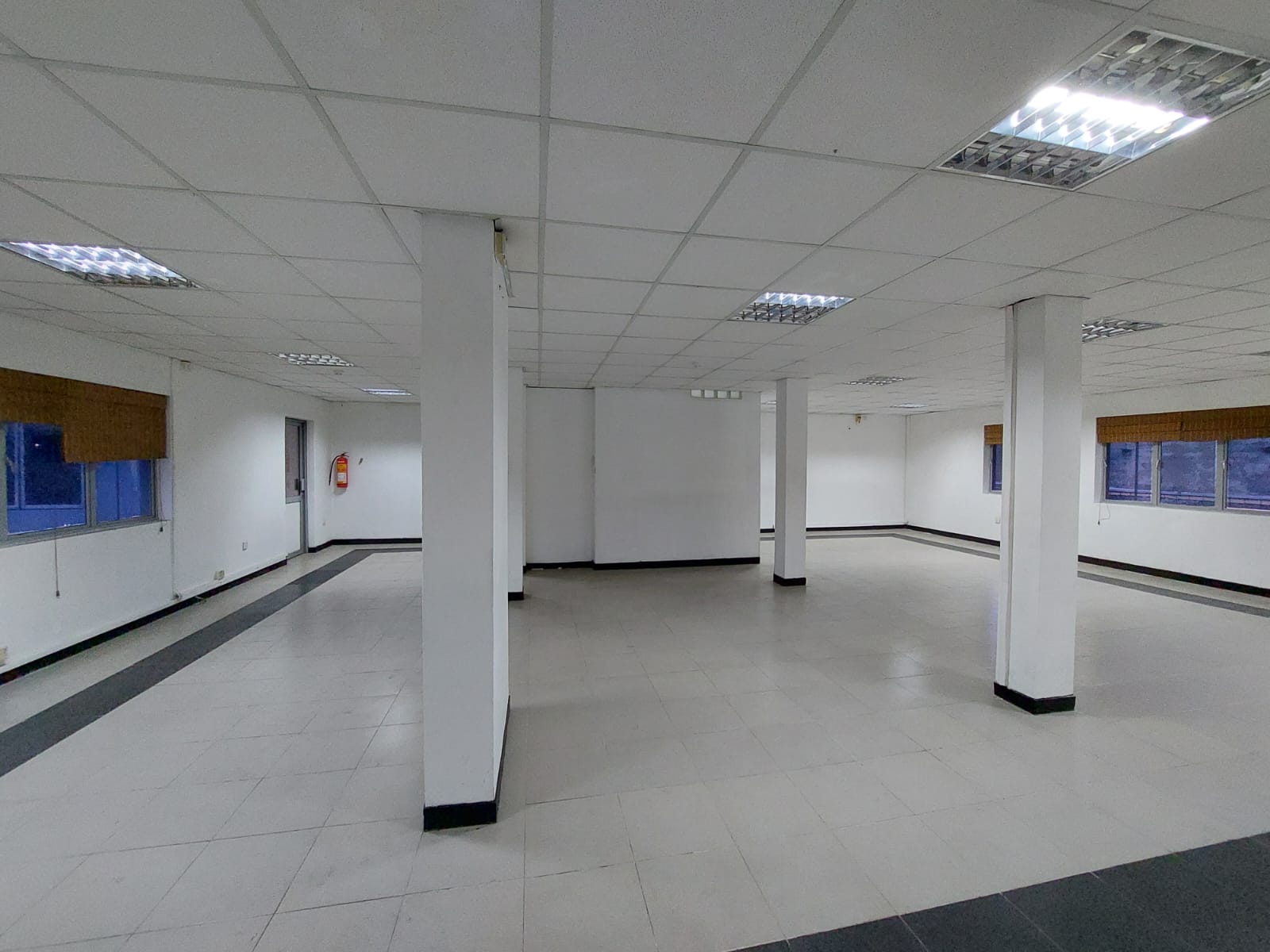 Glass House Building For Rent in Colombo 7