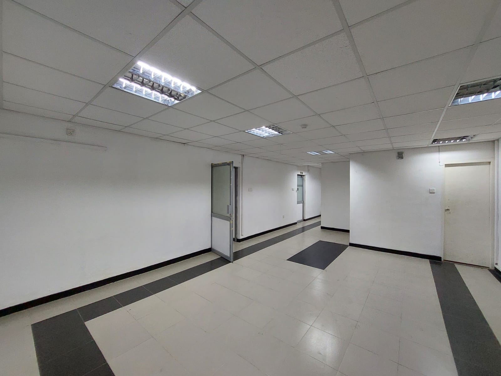 Glass House Building For Rent in Colombo 7