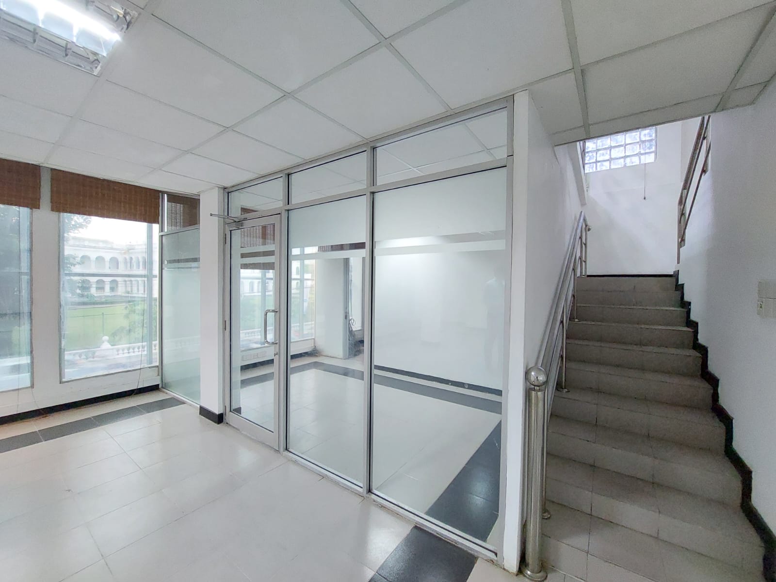Glass House Building For Rent in Colombo 7