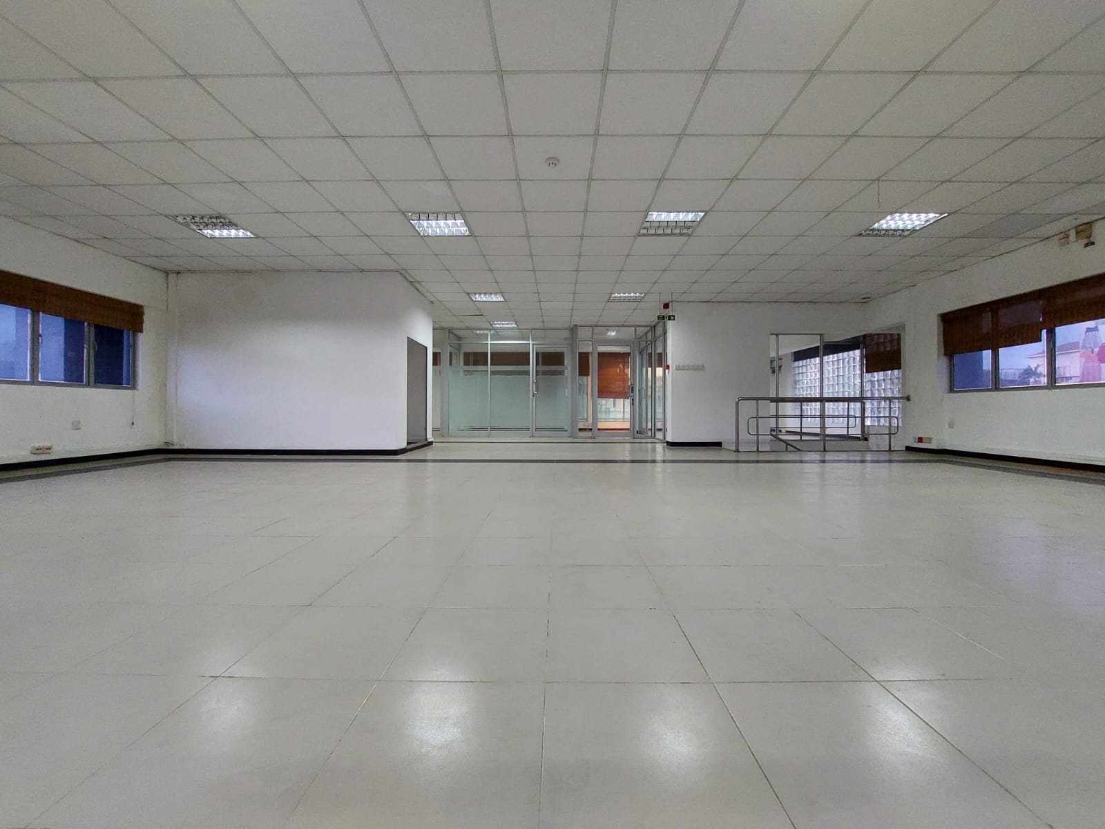 Glass House Building For Rent in Colombo 7
