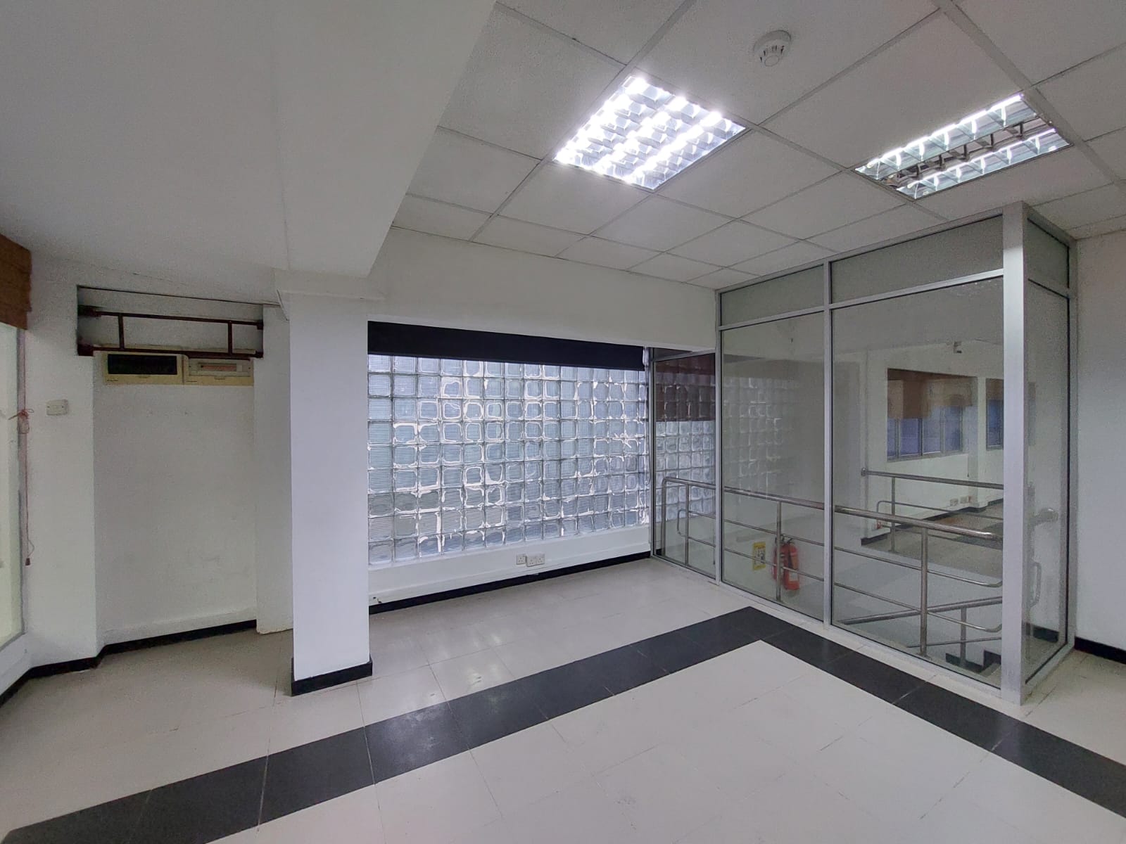 Glass House Building For Rent in Colombo 7