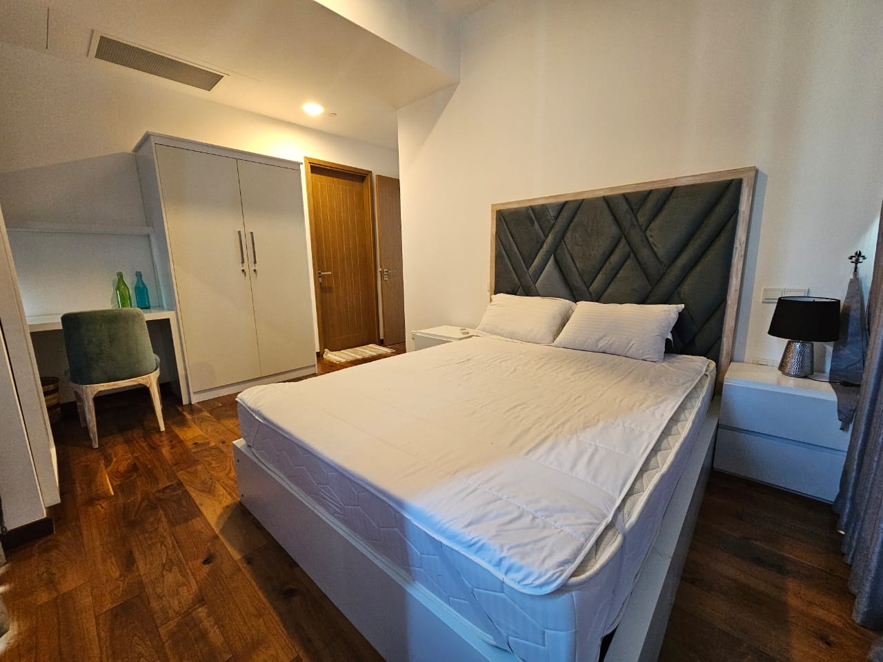 Capitol TwinPeaks 2BR Apartment For Rent in Colombo 02