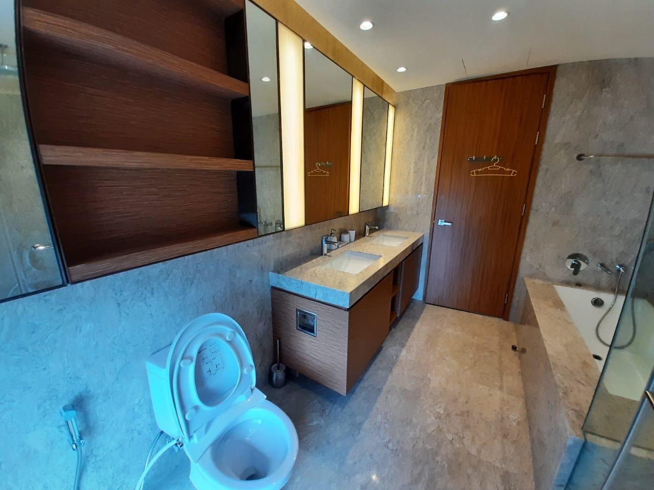 WhatsApp Image 2024-09-08 at 14.24.14 (2) One Galle Face Luxury Apartment For Sale in Colombo 2