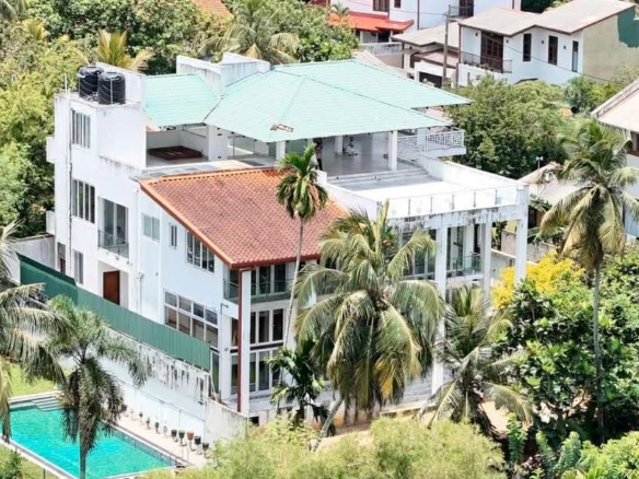 Luxury 5 Bedrooms House For Sale in Malabe